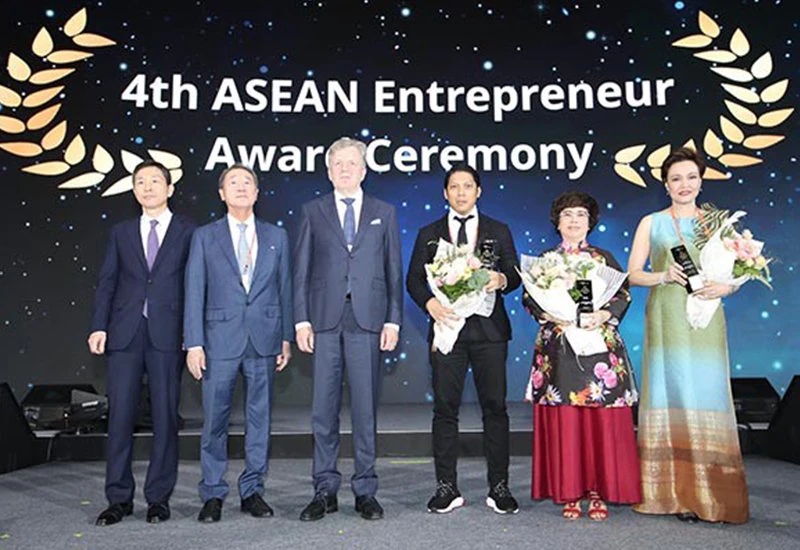 Dusit International - ASEAN Entrepreneur Awards 2019 - Dusit International